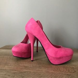 Barbie pink pumps